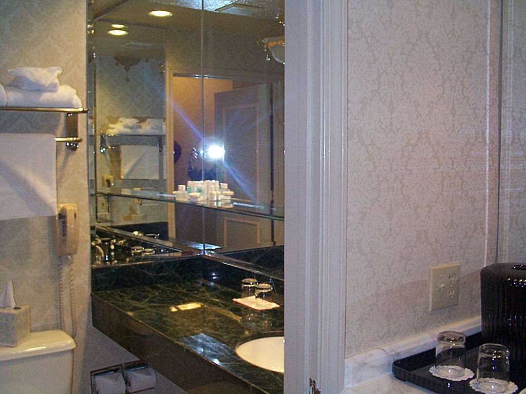 Carlyle Hotel Campbell Room photo