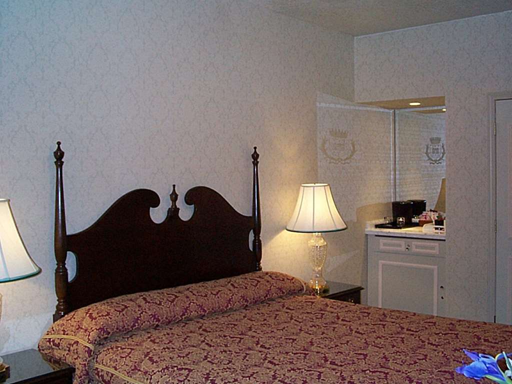 Carlyle Hotel Campbell Room photo