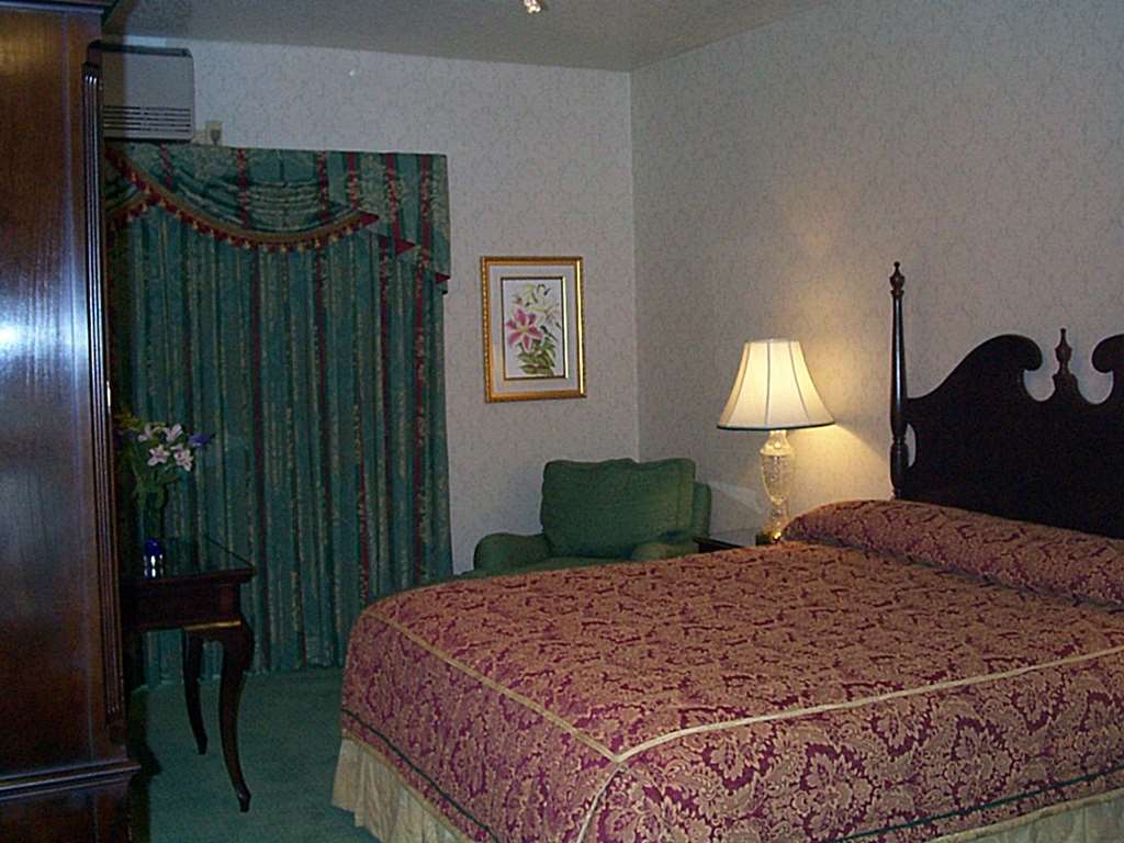 Carlyle Hotel Campbell Room photo