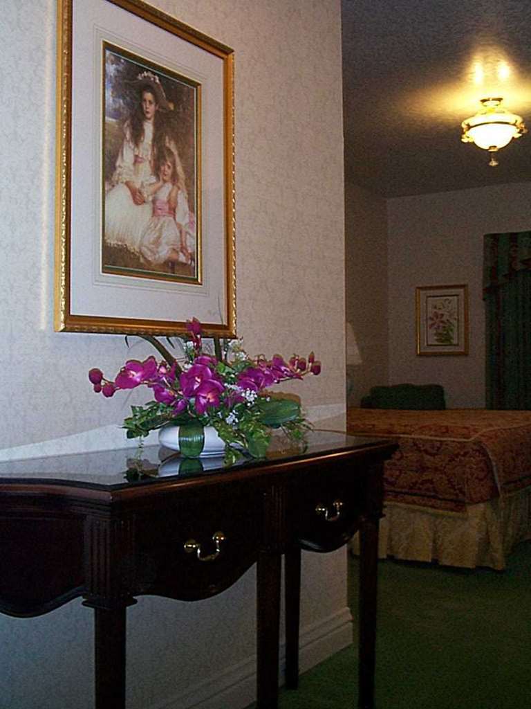 Carlyle Hotel Campbell Room photo